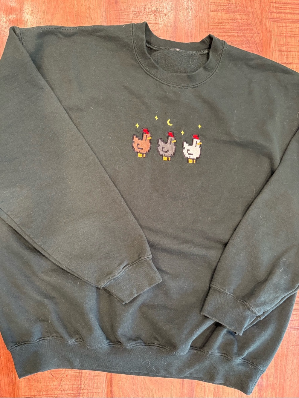 Green Crewneck Sweatshirt with Pixel Chicken Trio XL - Picture 2 of 4